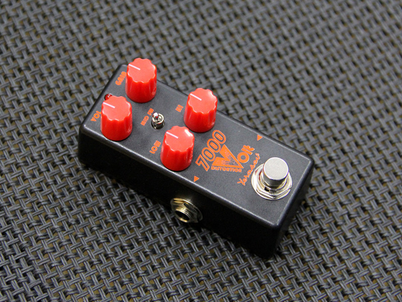 Фото Педаль эффектов Yerasov 7000-Volt-mini Distortion