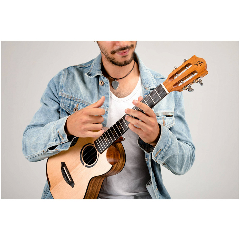 Фото Укулеле концерт FLIGHT VICTORIA CONCERT EQ-A